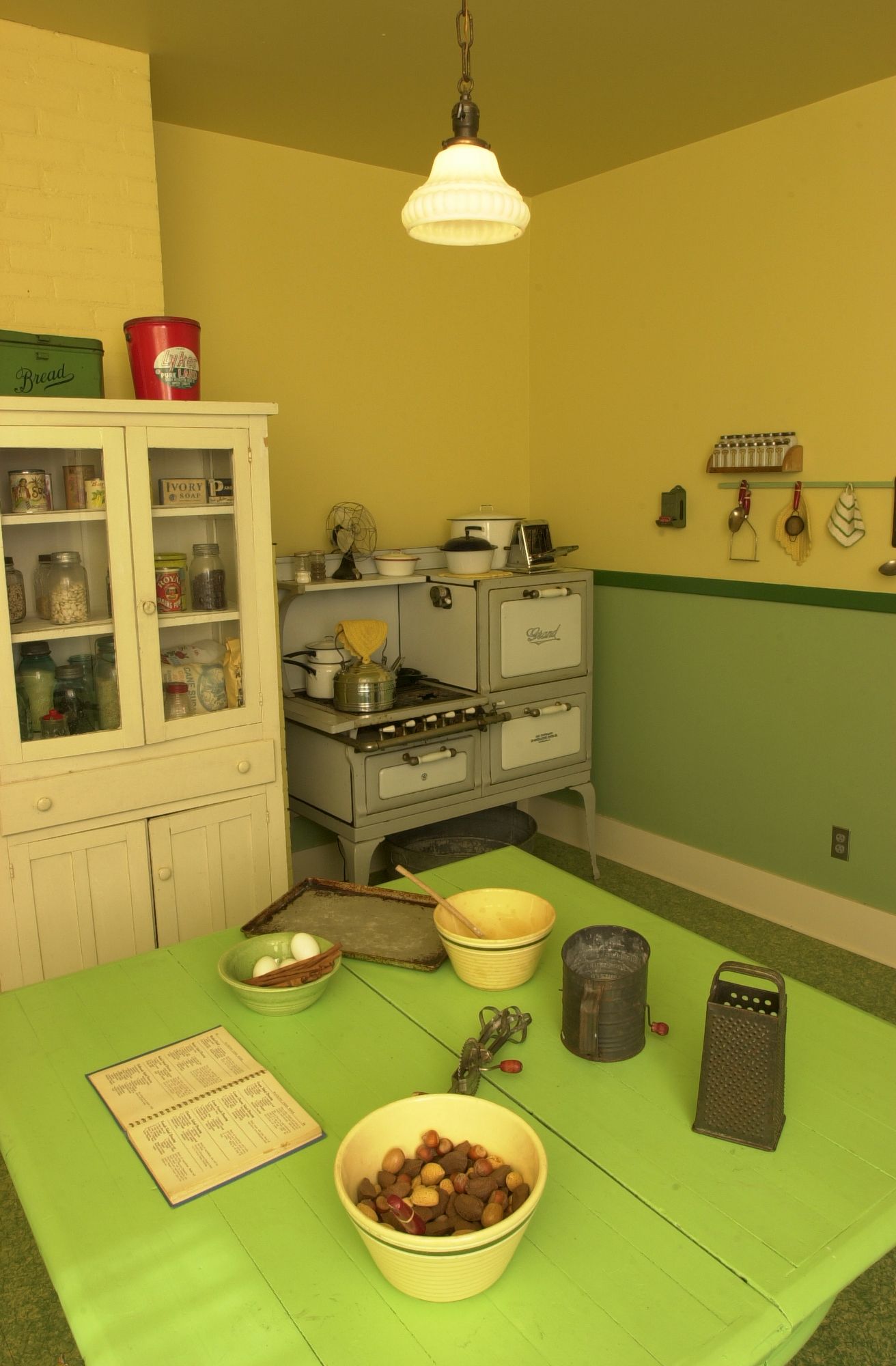 Virtual Tour of the Kitchen