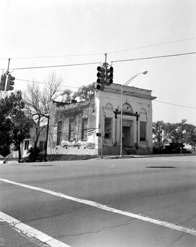 The Union Bank building shortly after its move to Apalachee Parkway from Adams Street, ca. 1971 Courtesy of the State Archives of Florida