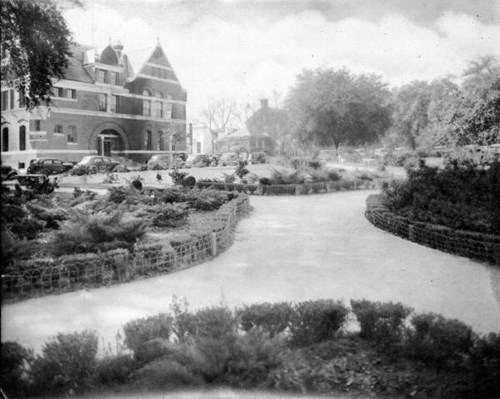 Looking southwest across Ponce de Leon Park, both the Union Bank (facing Adams Street) and The Columns (facing Park Avenue) are visible in the center background, Tallahassee, Florida, ca. 1930. Courtesy of the State Archives of Florida.